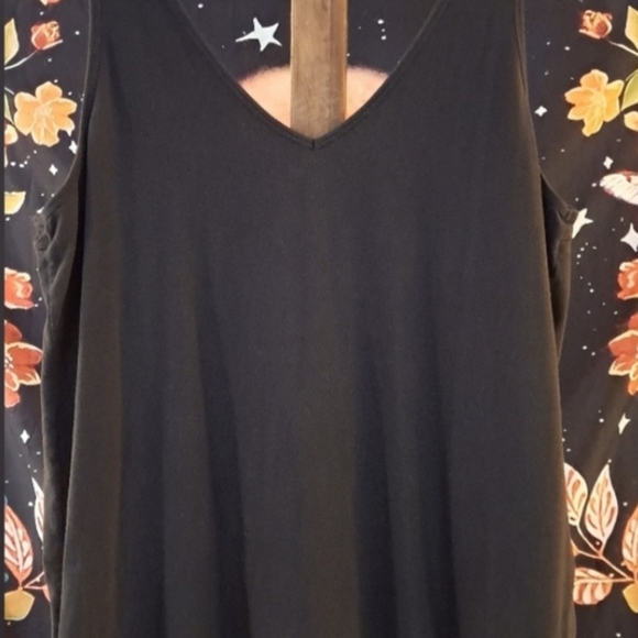 !Bundle! 5 Tank Tops - Picture 9 of 11